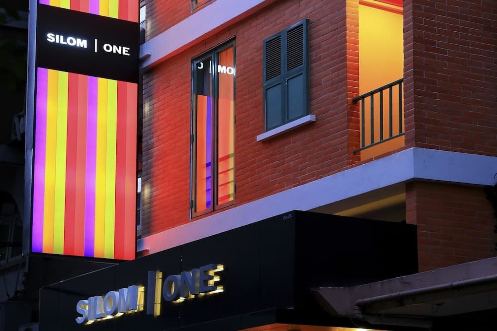 Silom One main