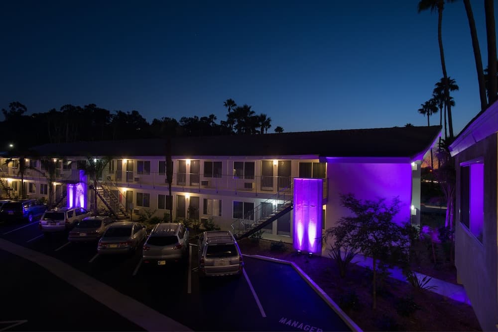 Hotel Iris San Diego main