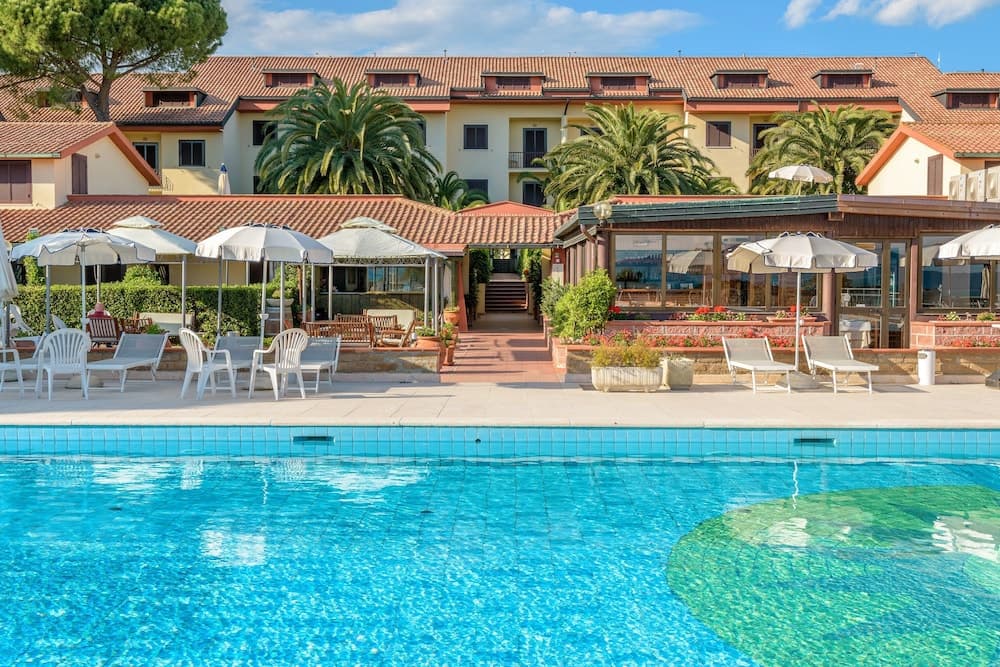 Argentario Osa Resort main