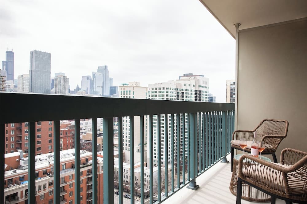Kasa Chicago River North Apartments