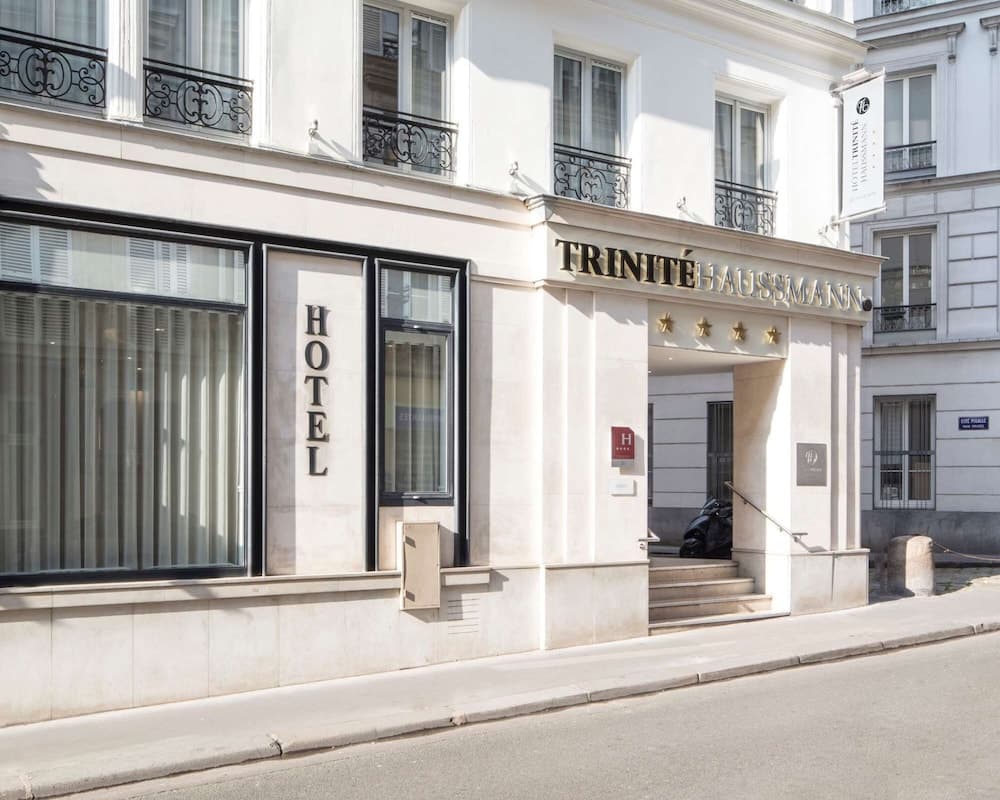 Maison Pigalle main