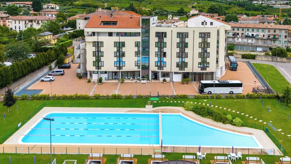 Kona Hotel Verona main
