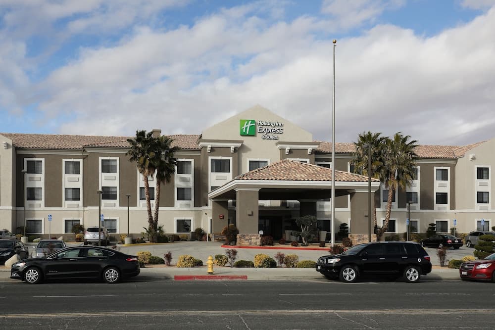 Holiday Inn Express & Suites Hesperia main