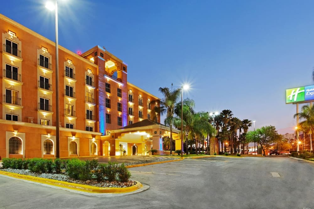 Holiday Inn Express Galleria San Jeronimo main