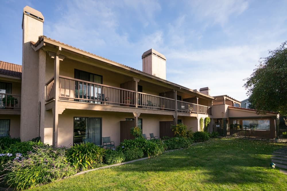 Half Moon Bay Lodge main