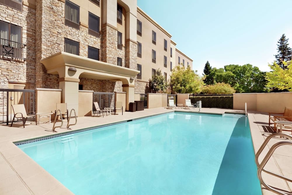 Hampton Inn & Suites West Sacramento main