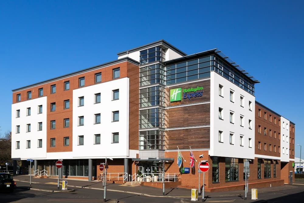 Holiday Inn Express Harlow main