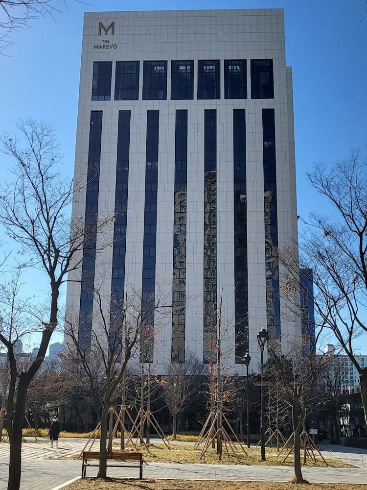 Landmark Hotel main