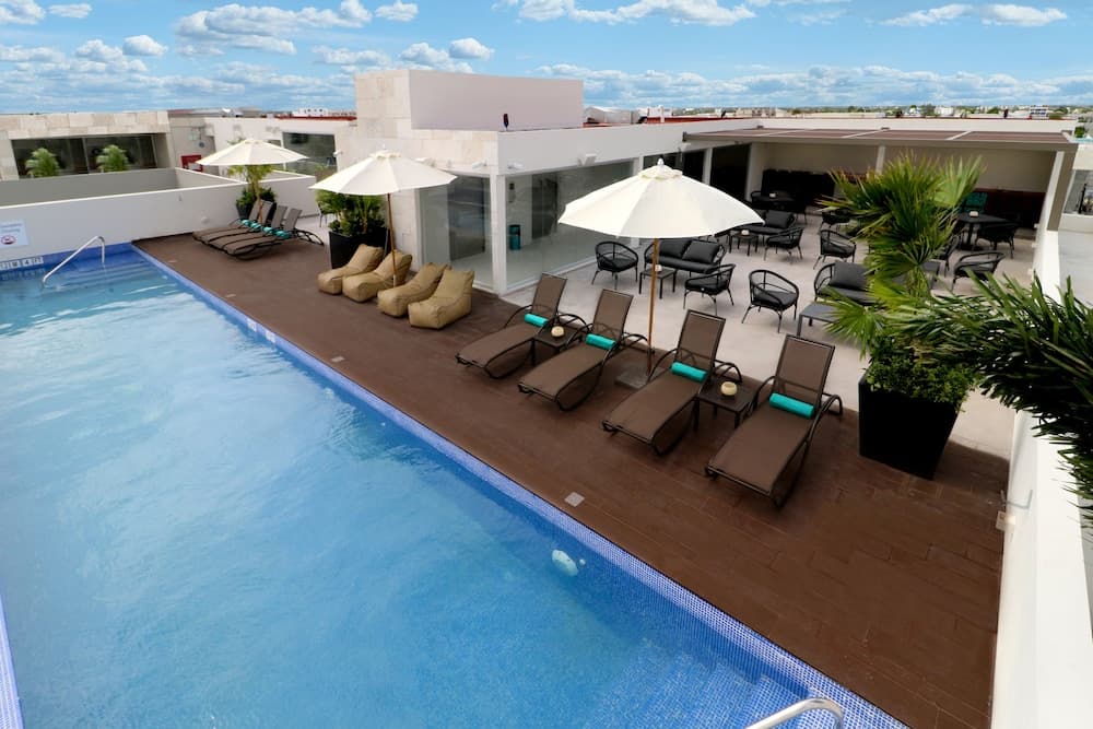 Holiday Inn Express & Suites Playa Del Carmen main