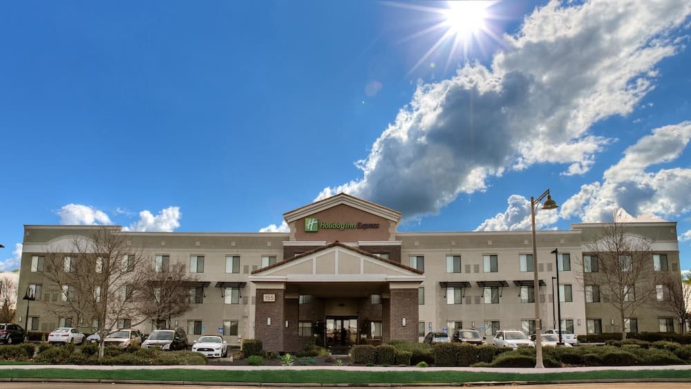 Holiday Inn Express & Suites Lincoln-Roseville Area main