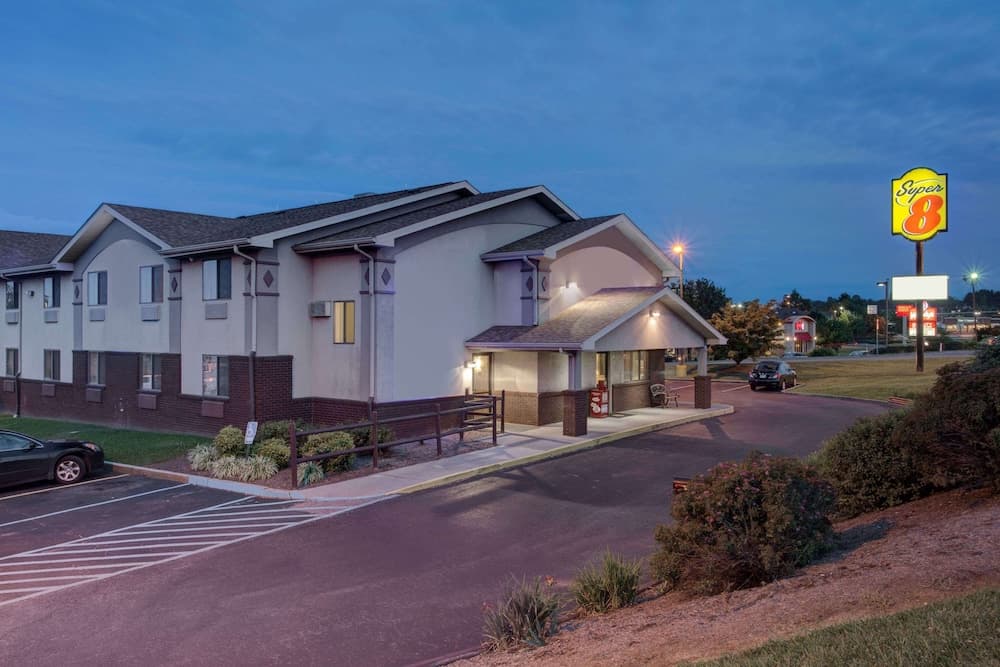 Super 8 By Wyndham Christiansburg/Blacksburg Area main