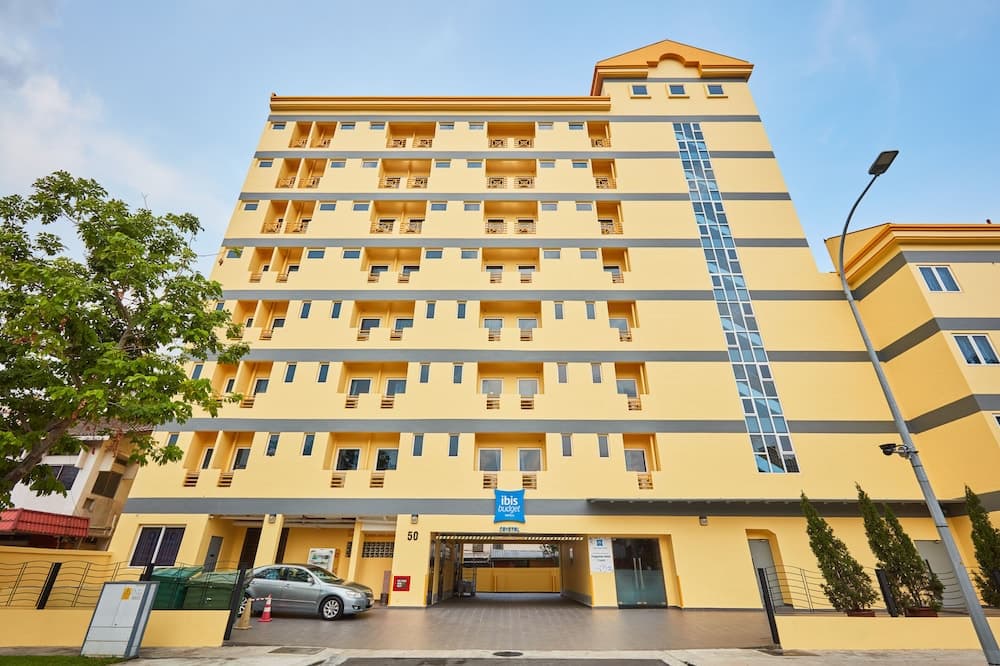 Ibis Budget Singapore Crystal main