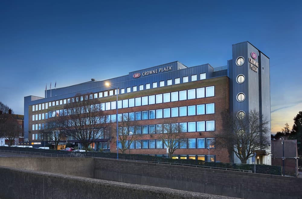 Crowne Plaza London - Ealing main
