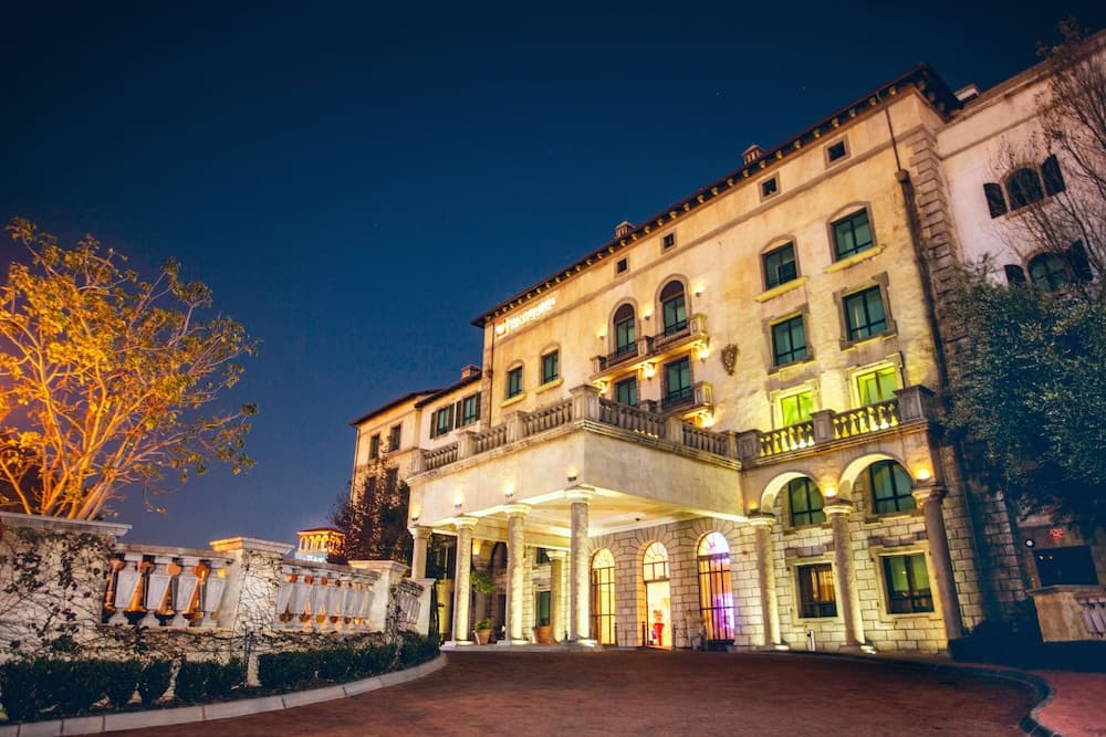 Piazza Hotel Montecasino main