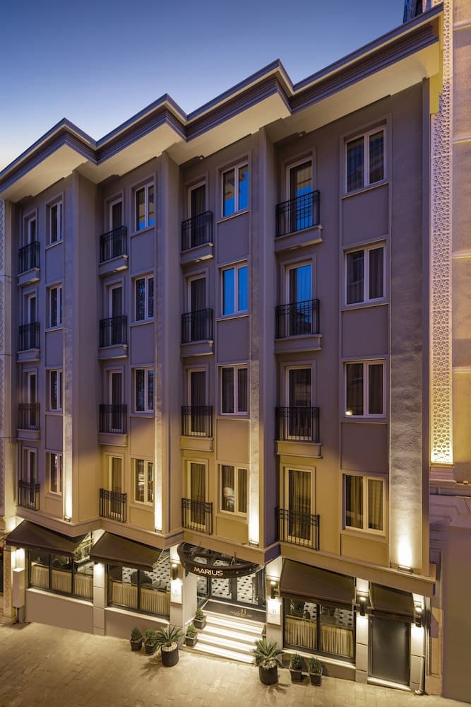Marius Hotel main