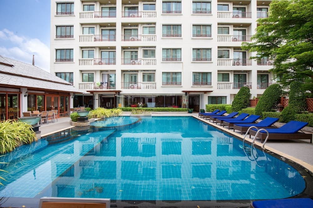 Lasalle Suites & Spa main