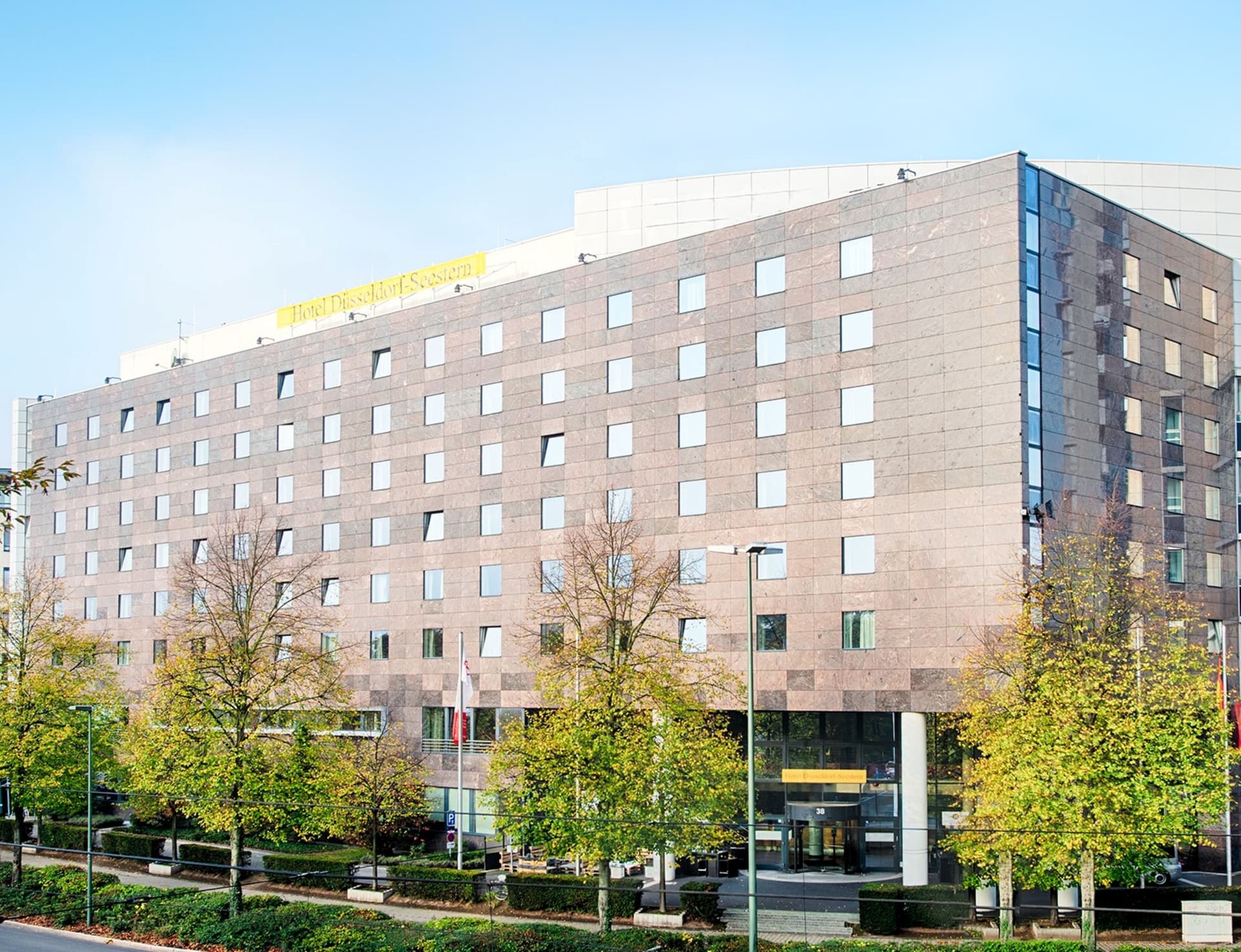voco Dusseldorf Seestern main