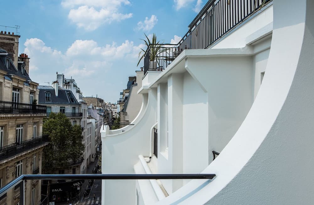 Rond Point Champs Elysees main