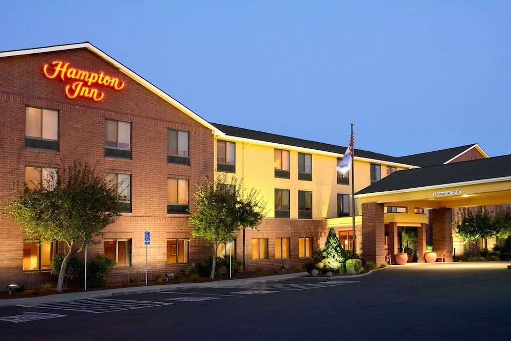 Hampton Inn Medford main