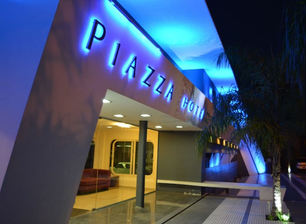 Piazza Hotel main