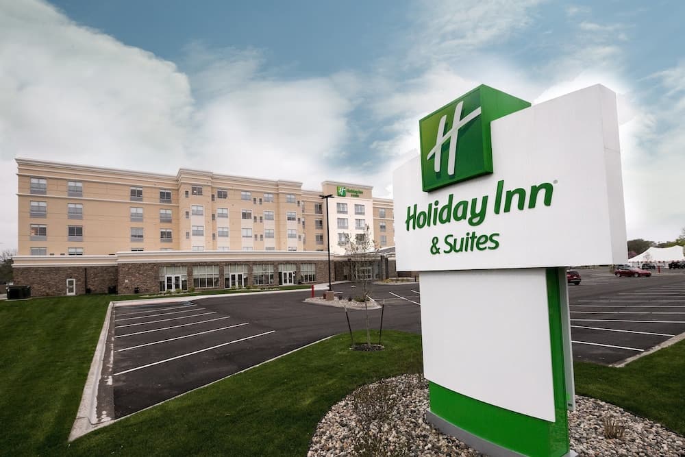 Holiday Inn & Suites Mount Pleasant main