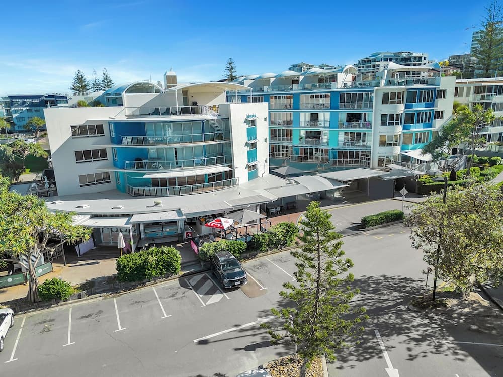 Rolling Surf Resort main
