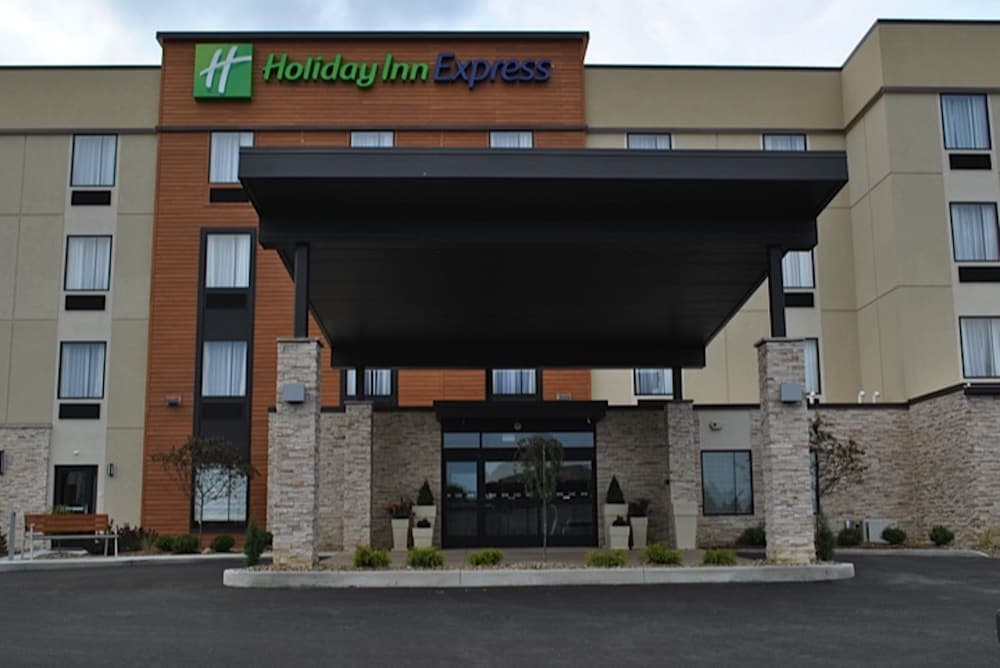 Holiday Inn Express Salem main