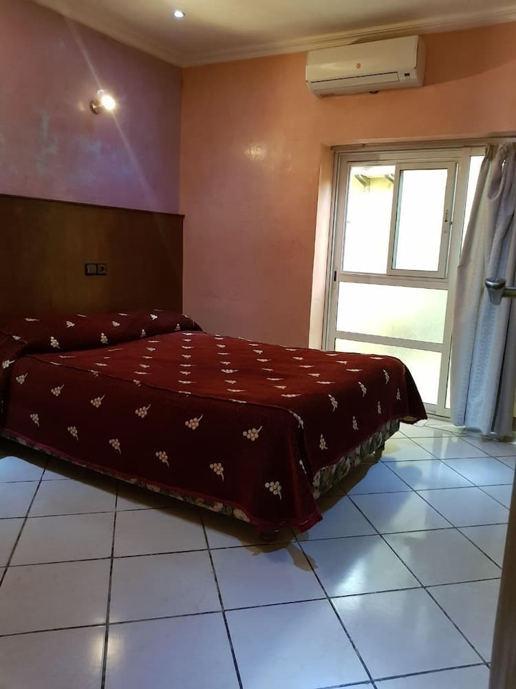 Hôtel Ali main
