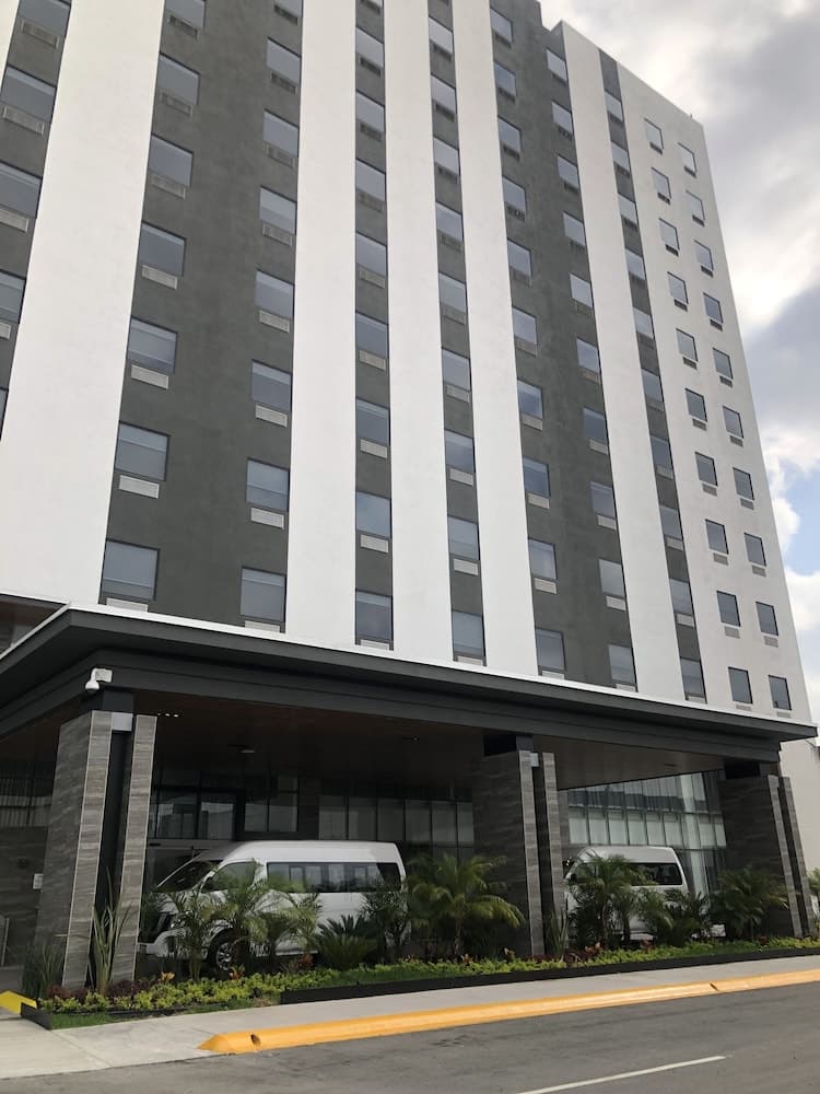 Holiday Inn & Suites Monterrey Apodaca Zona Airport main