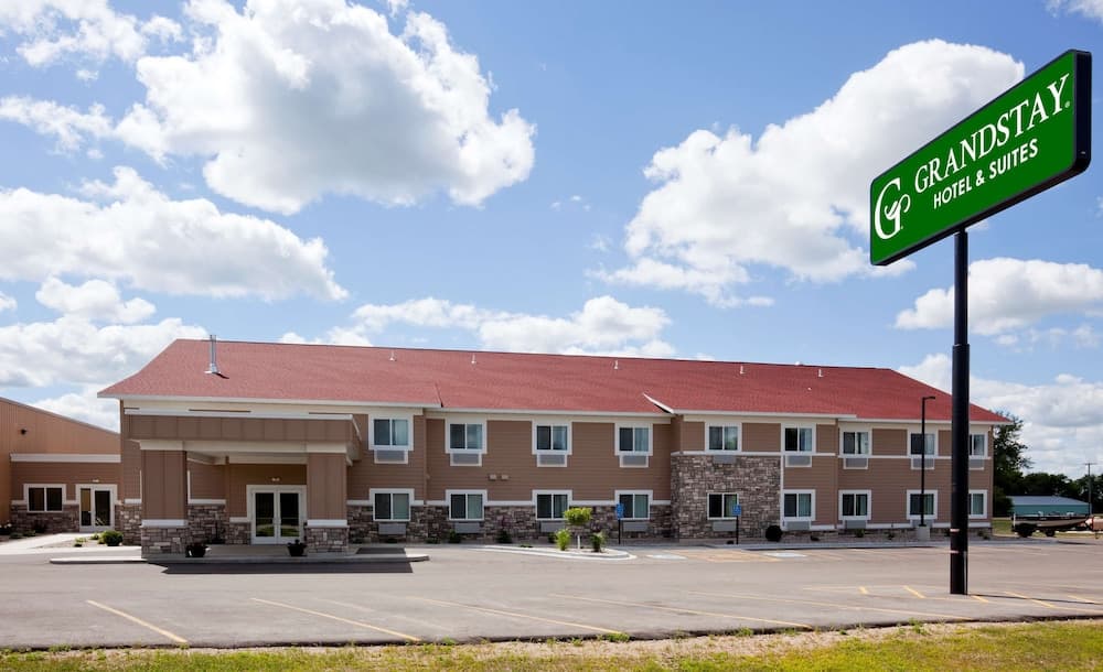 Grandstay Hotel & Suites Parkers Prairie main