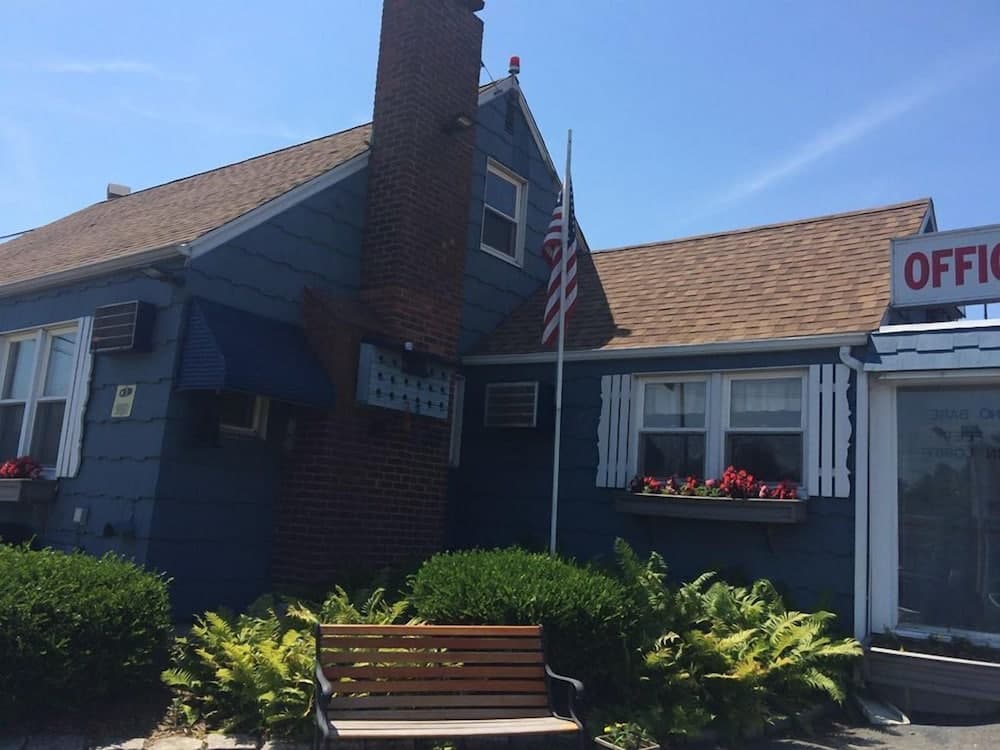 Mayflower Motel main