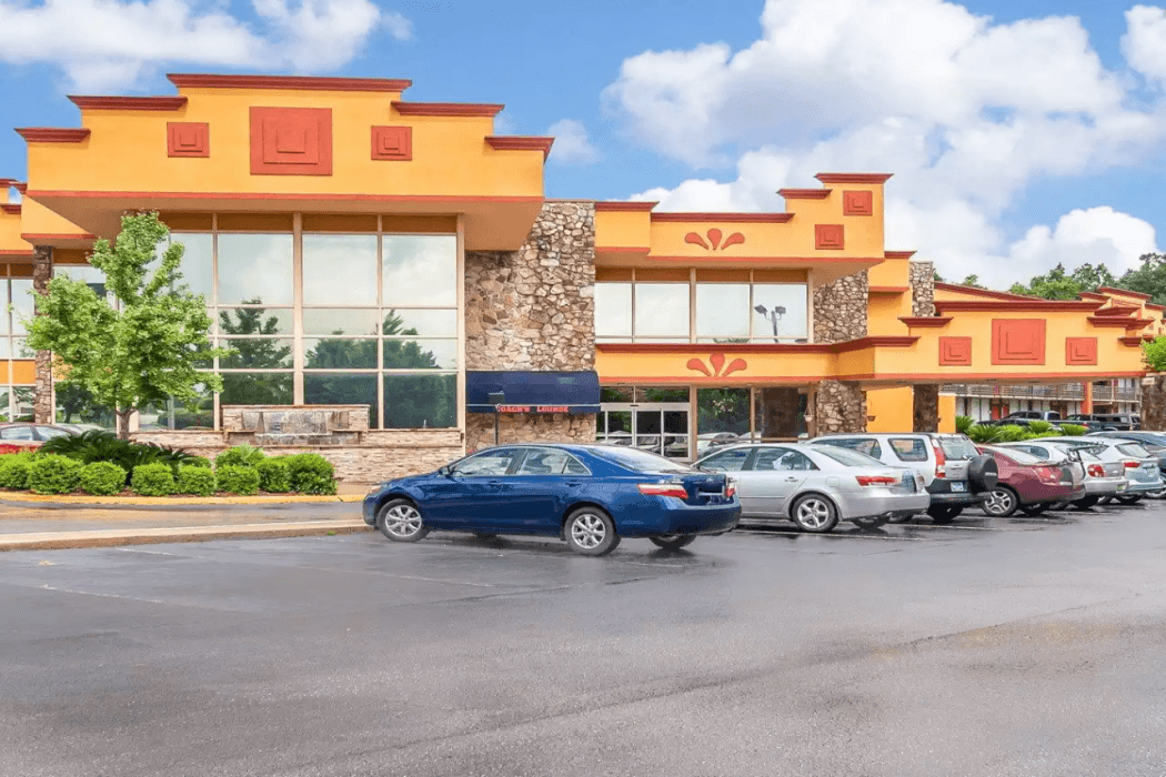 Clarion Inn & Suites University Center main