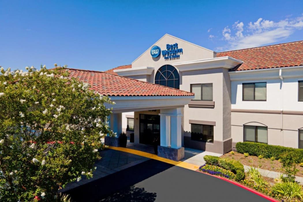 Best Western Valencia/Six Flags Inn & Suites main