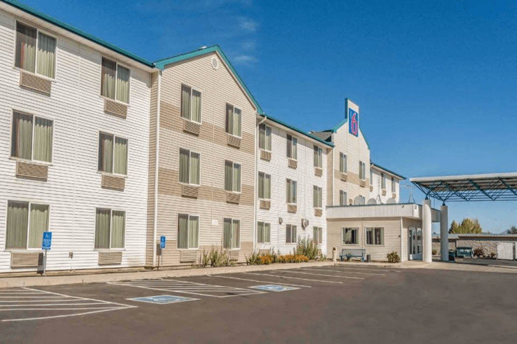 Motel 6 Redmond main