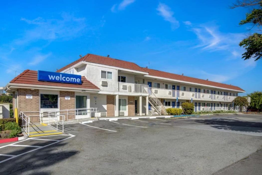 Motel 6 San Jose Airport main