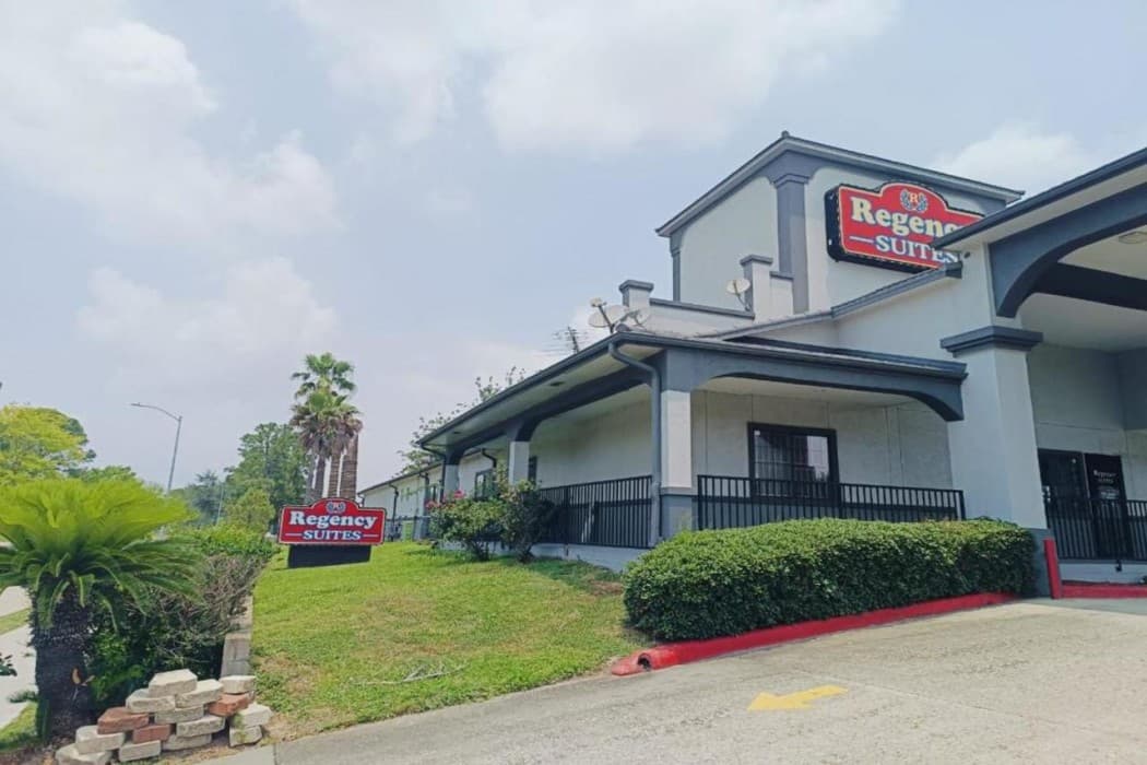 Hotel O Regency Suites Houston - IAH Beltway 8 main
