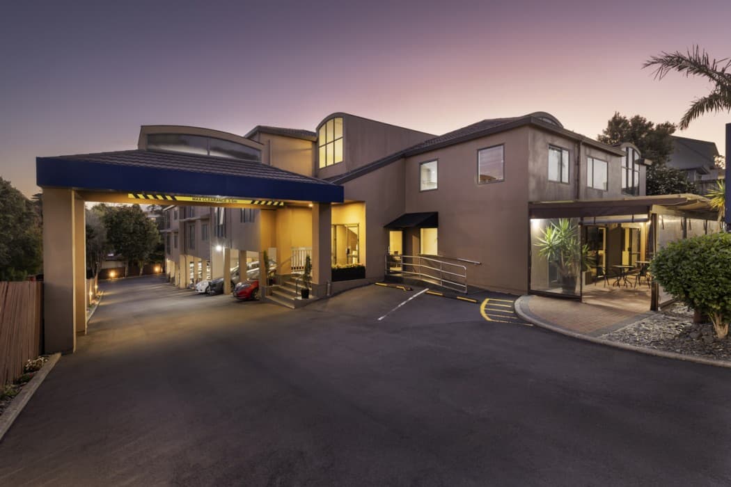 Greenlane Suites main