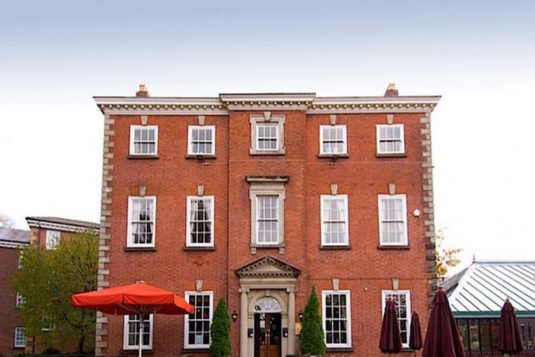 Premier Inn Stockport Central main