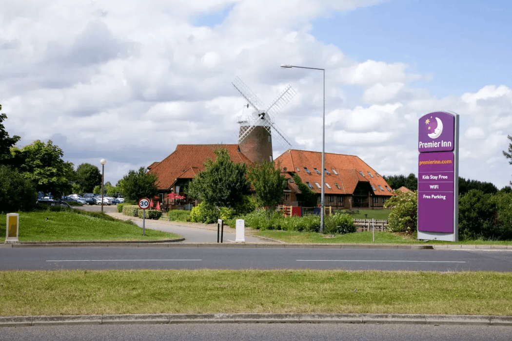 Premier Inn Milton Keynes South main