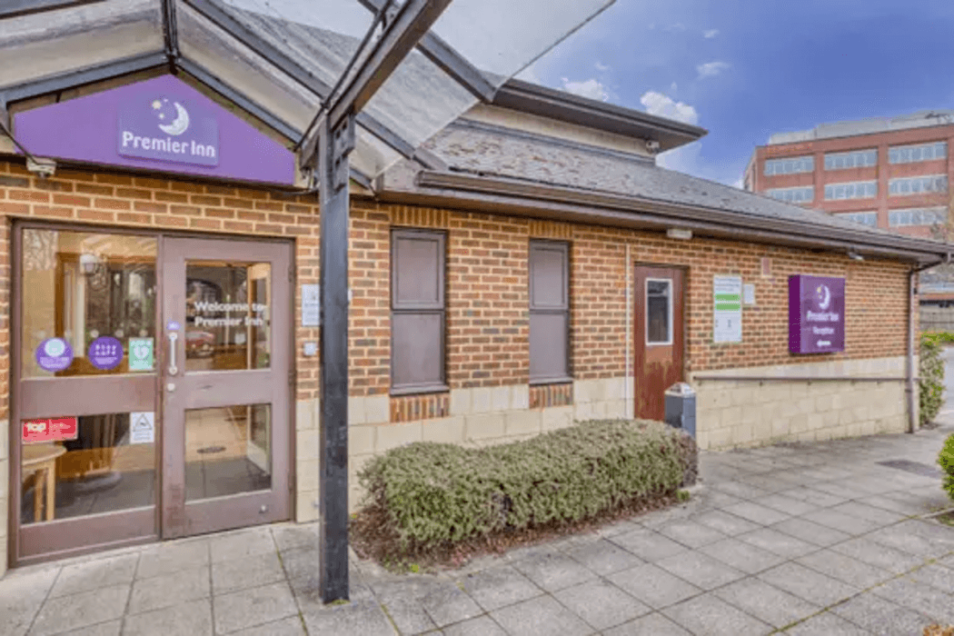 Premier Inn Bracknell Central main
