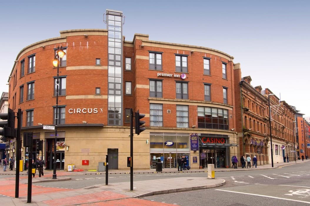 Premier Inn Manchester City Centre Portland Street main
