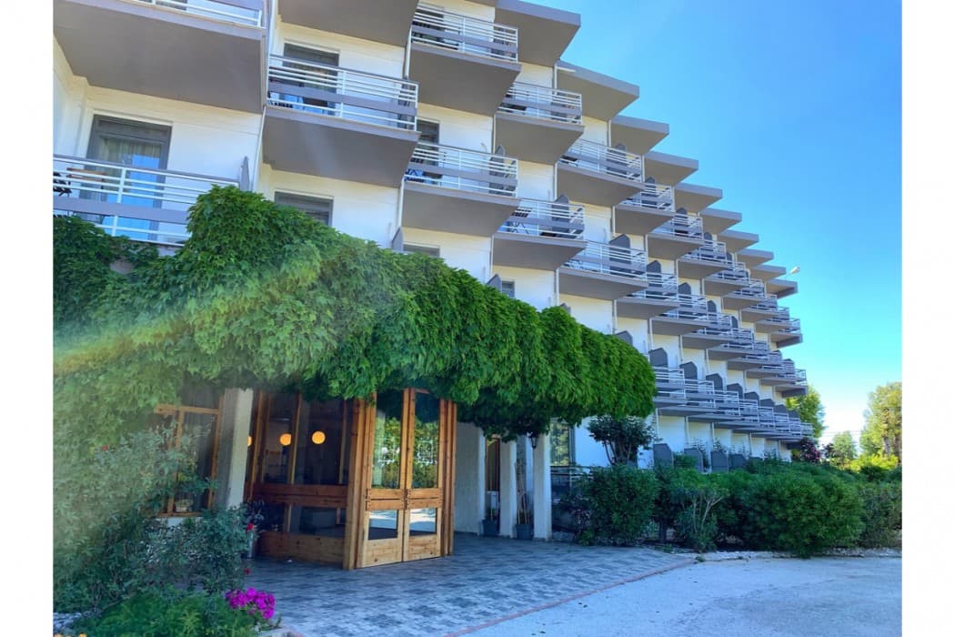 The Grove Seaside Hotel