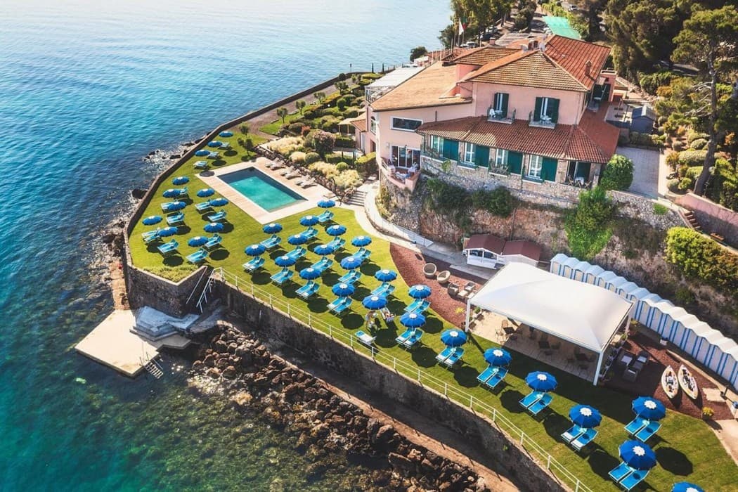 Villa Domizia main