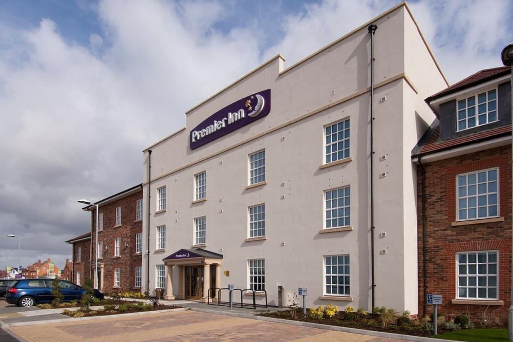 Premier Inn Bedford South (A421) main