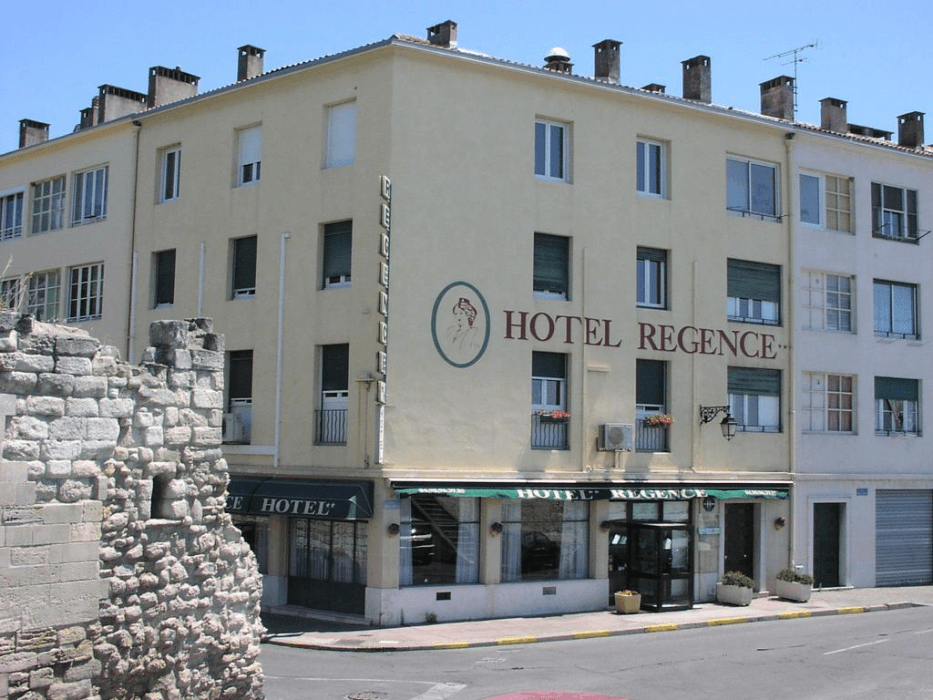 Le Régence main