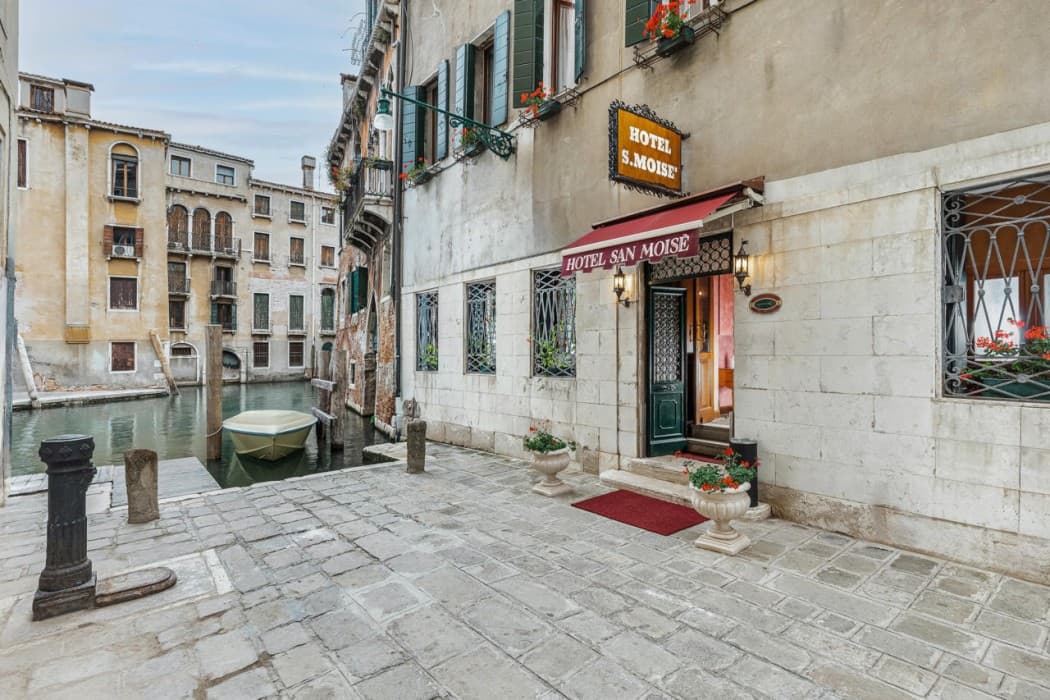 Hotel San Moise main