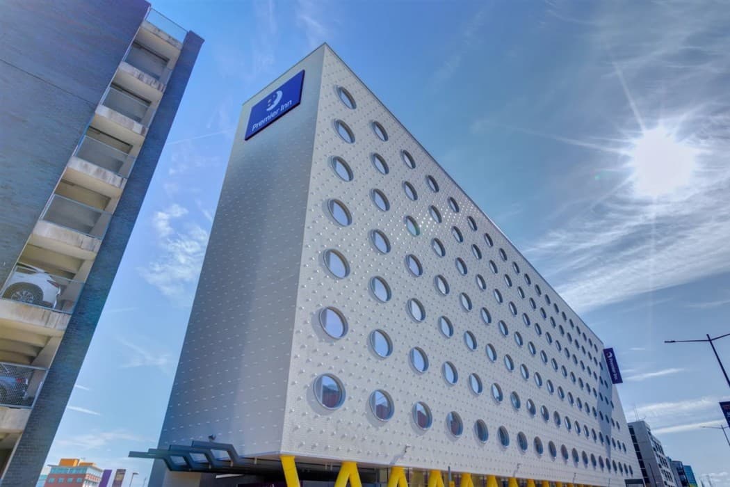 Premier Inn Cardiff Bay main