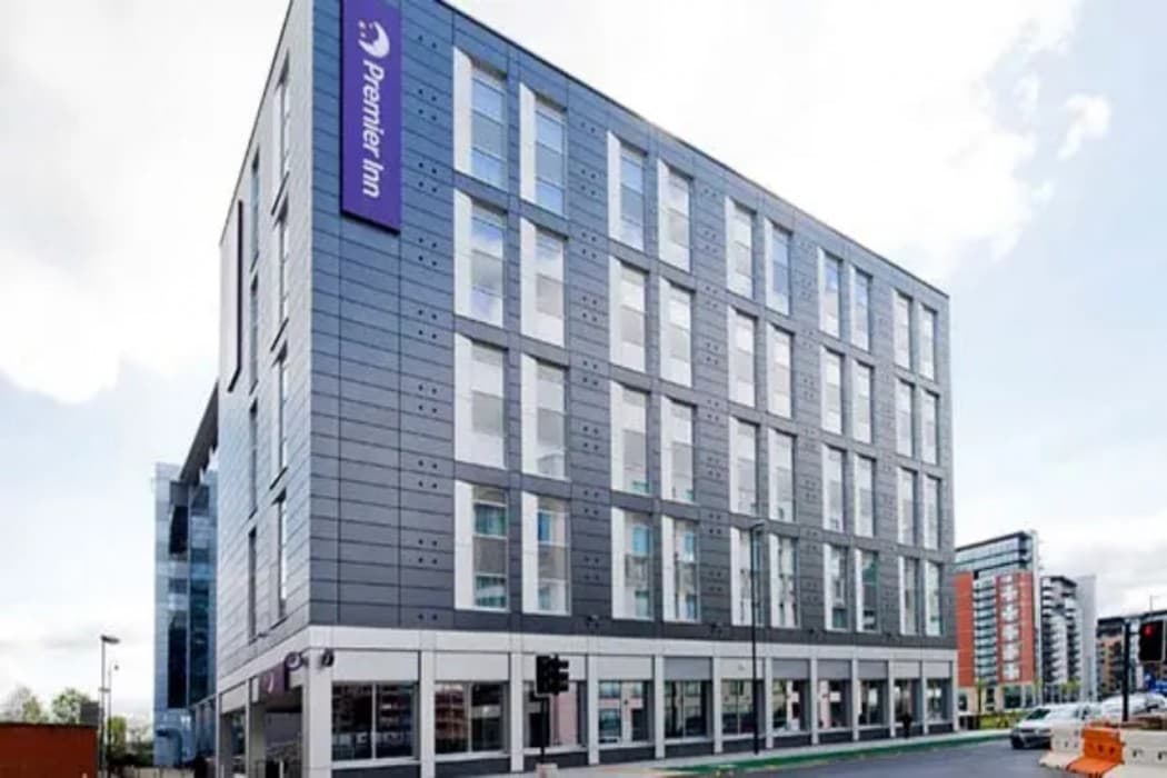 Premier Inn Leeds City Centre (Whitehall Road) main