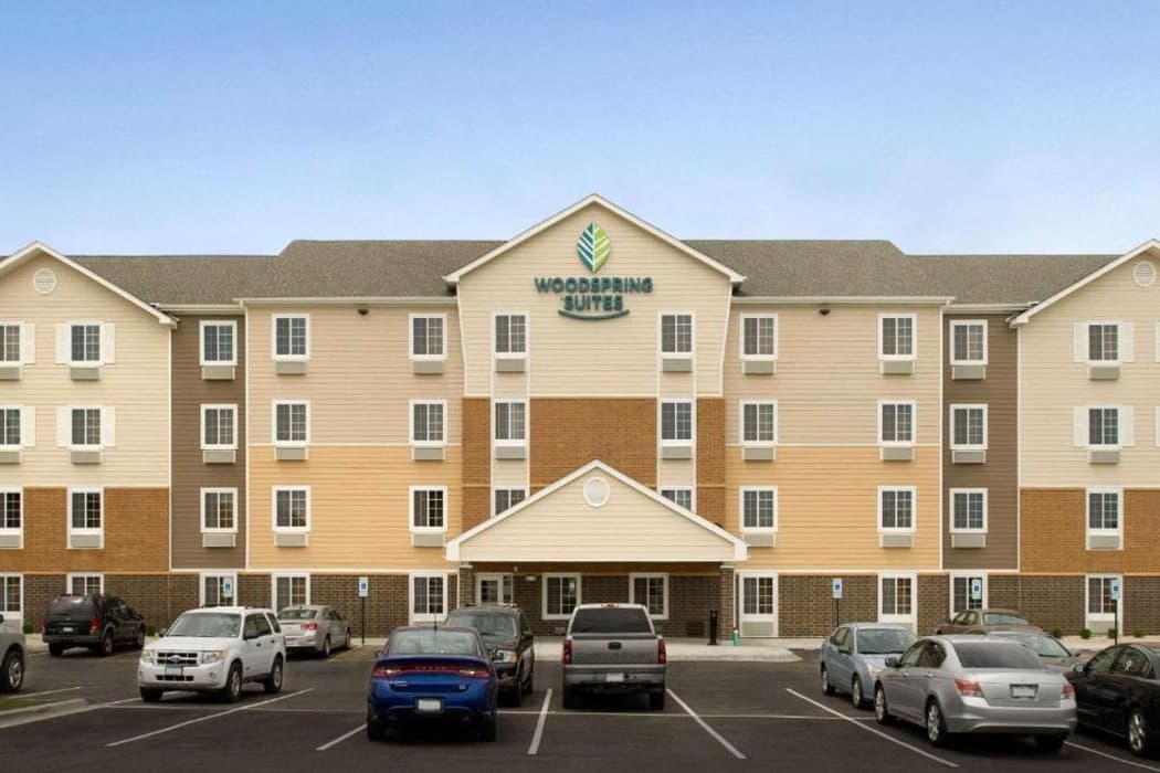 Woodspring Suites Chicago Romeoville main