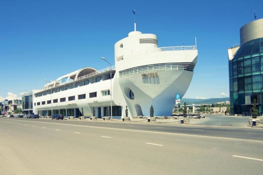 Cruise main